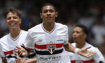 Tetê comemora gol do São Paulo contra o Maruinense, na Copinha (Foto: Miguel Schincariol/São Paulo FC)