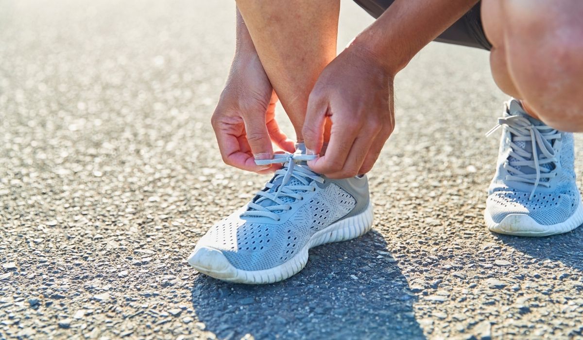 Tênis leve e ventilado para corrida no calor em ambiente externo