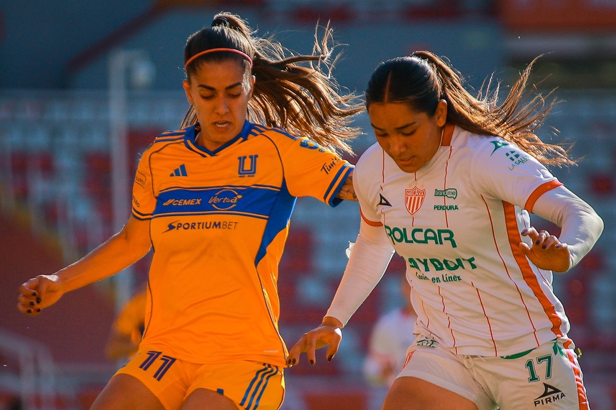 Na imagem, Jhennifer Cordinali, brasileira que foi titular da primeira partida do Tigres no Clausura.