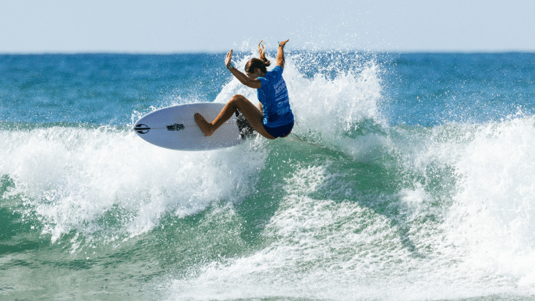 Laura Mandelli Mundial Júnior de surfe repescagem