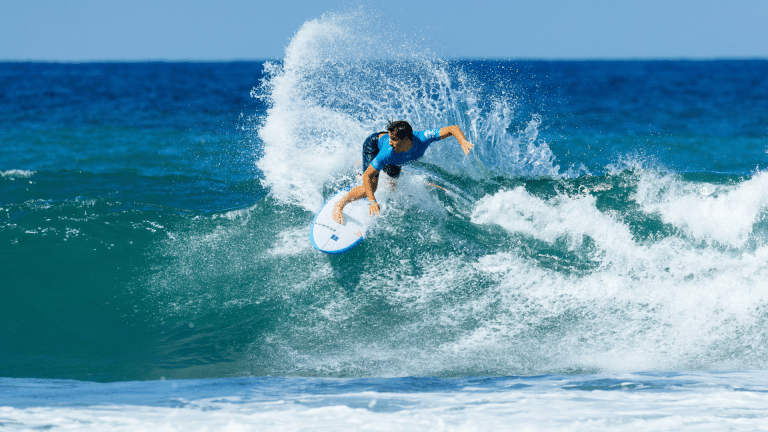 Rickson Falcão Gabriel Klaussner Mundial júnior de surfe quartas de final