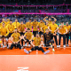 Thales e colegas do Luk Lublin comemoram vaga na final da Copa da Polônia de vôlei masculino