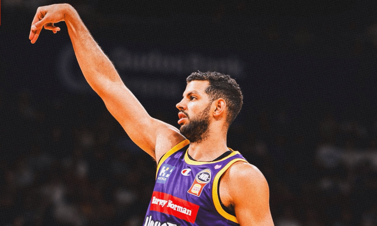 Tim Soares em jogo do Sydney Kings na NBL
