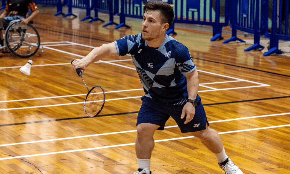 Vitor Tavares está com campanha de 100% de aproveitamento no Mundial internacional da frança de parabadminton medalha de prata, Internacional da China