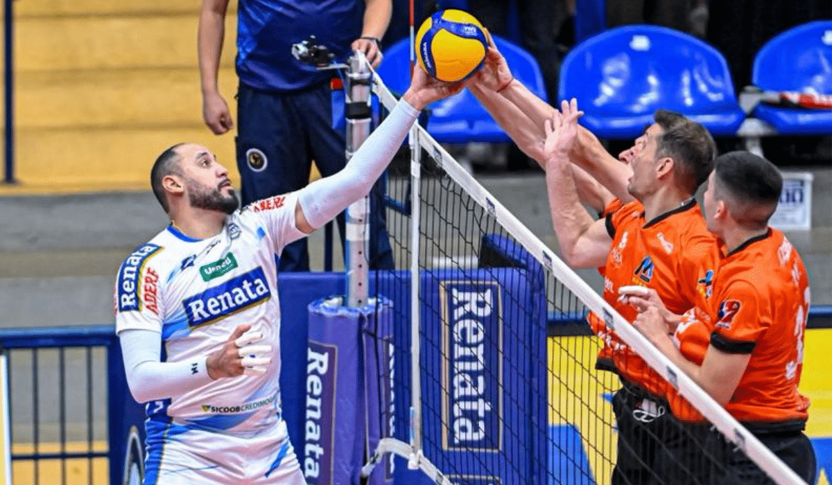 Maurício Borges teve papel decisivo na virada do Vôlei Renata no primeiro set (Foto: Pedro Teixeira/Vôlei Renata)