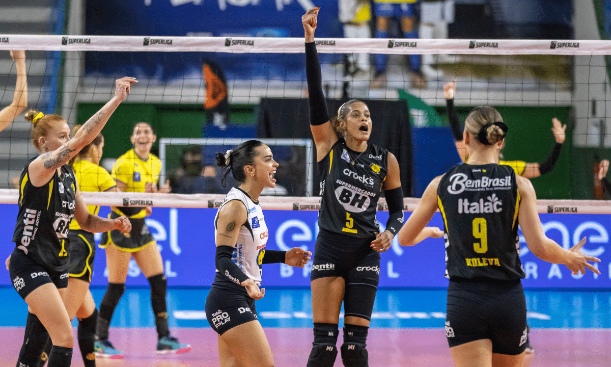 Praia Clube vence Sorocaba por 3 a 0 e se isola no G-4 da Superliga