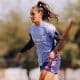 Na imagem, Mariza treinando com a camisa do Tigres.