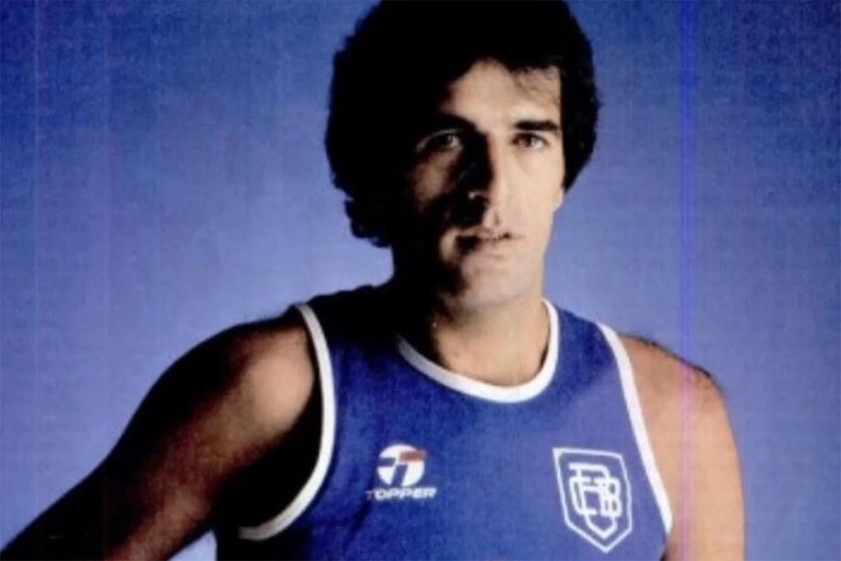 Na imagem, Marquinhos Abdalla, com a camisa do Brasil na década de 70/80.