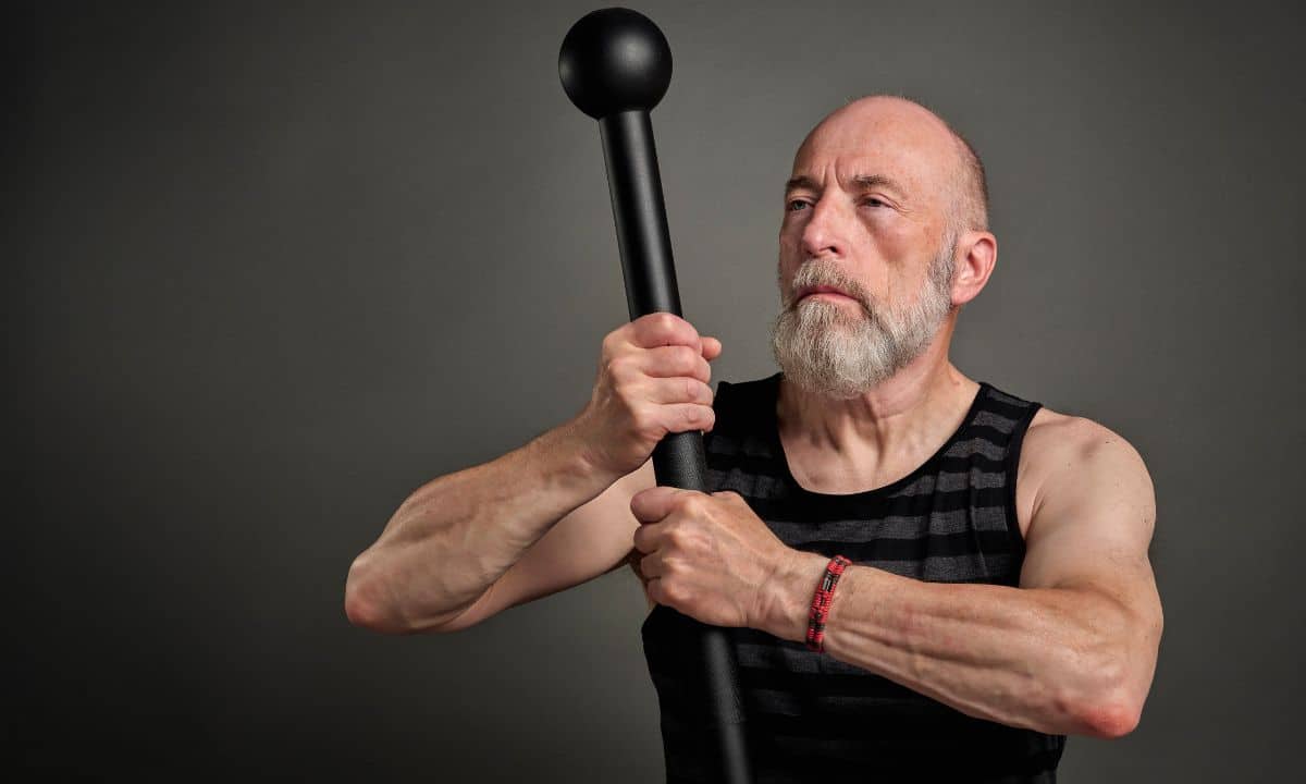 Steel mace- o treino com bastão que desafia o core