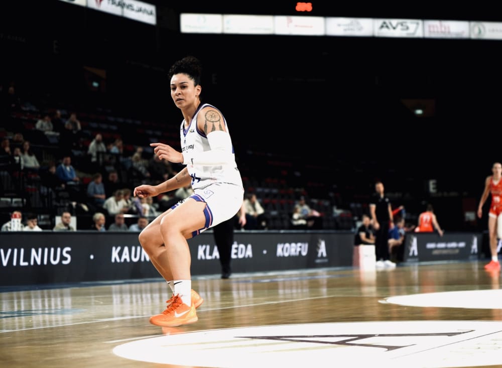 Alana Gonçalo joga bem e classifica time para as semifinais