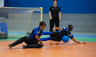 Atletas da APEC em quadra durante uma partida desta terça-feira (28) pelo Regional Nordeste de goalball (Foto: Estefinho Francelino/CBDV)