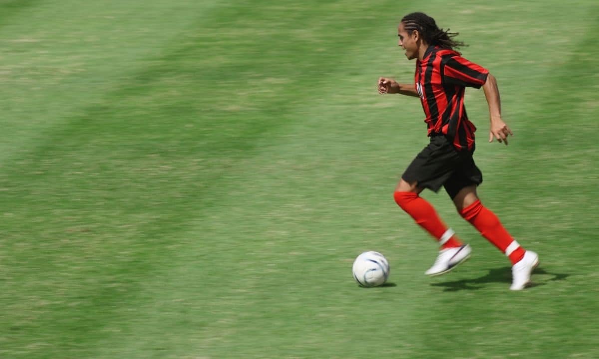 Futebol- mudança de direção sem sobrecarregar joelhos