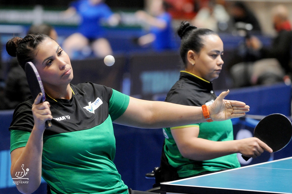 Na imagem, Thaís Severo e Marliane Santos, uma das duplas do Brasil que ficou com o ouro em casa.
