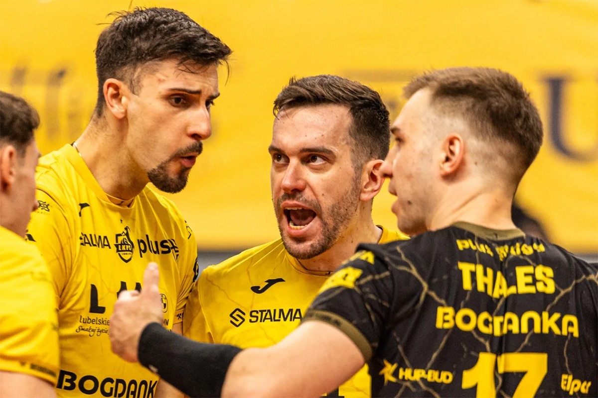 Na imagem, Thales comemorando mais um ponto junto aos companheiros de Lublin.