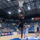 Lucas Dias faz bandeja para o Sesi Franca nos playoffs do NBB