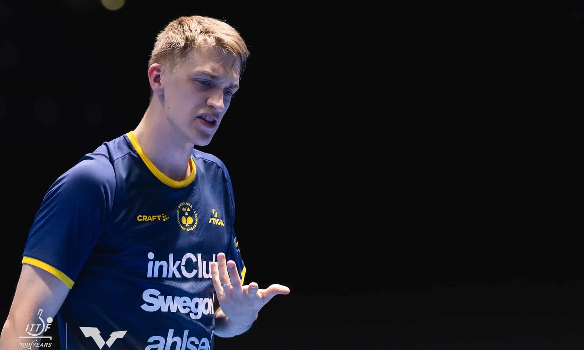 Anton Källberg, da Suécia, no Campeonato Mundial de Tênis de Mesa por Equipes
