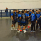 Na imagem, time do Taubaté comemorando em sua corrente após o jogo tenso.