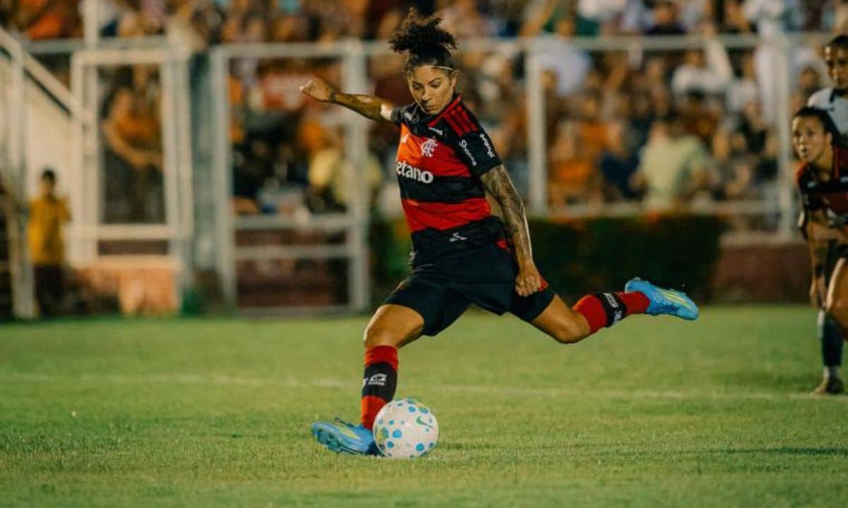 Cristiane marcou o primeiro gol do Flamengo, de pênalti, na vitória de 2 a 0 sobre o São João-PI, em Piripiri