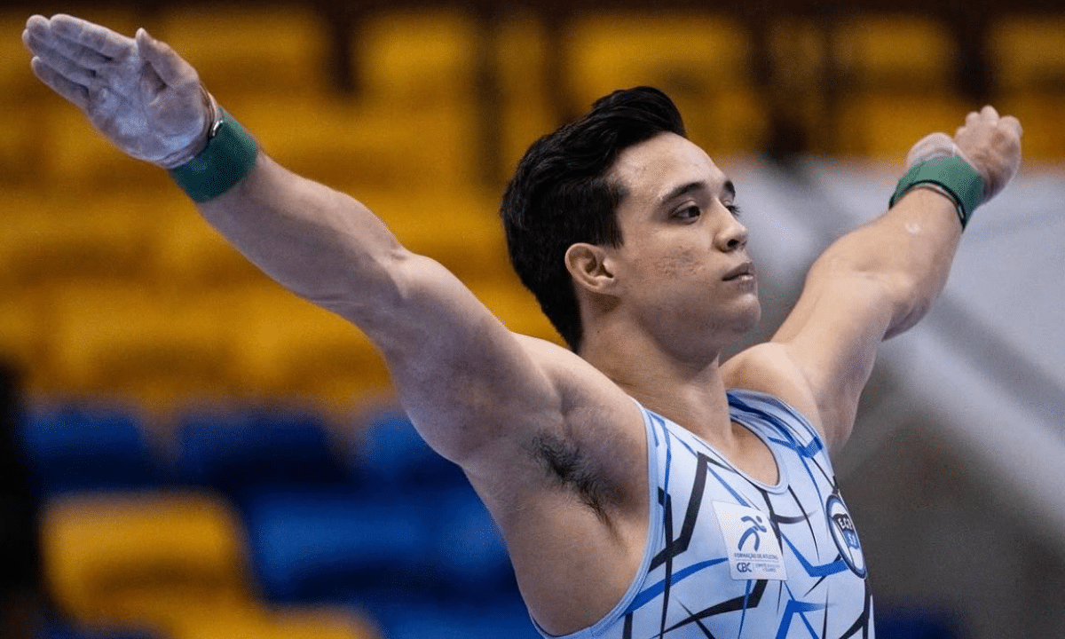 Diogo Speranza fica no top6 na final da barra fixa na etapa de Koper da Copa do Mundo de ginástica artística