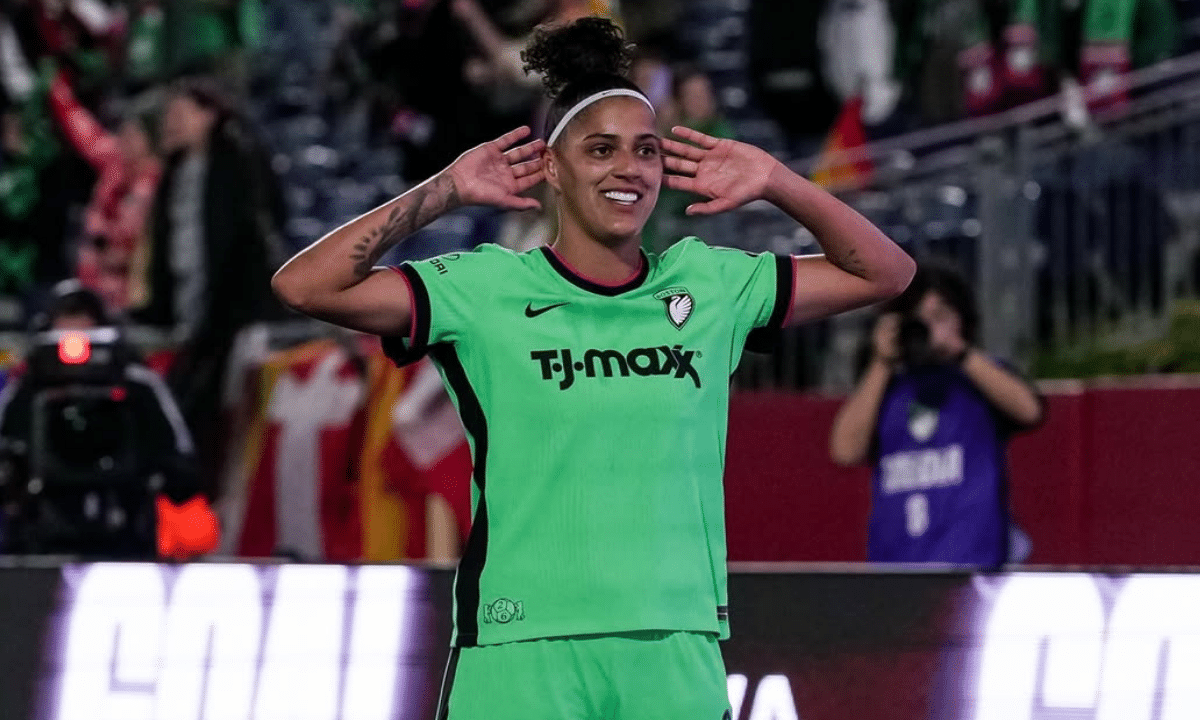 Amanda Gutierres marcou de pênalti, nos acréscimos, na vitória do Boston Legacy pela NWSL (Foto: Instagram @bostonlegacyfc)
