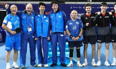 Wang Qi, técnico, Zhang Zirui, Vicky Wu, Loo Guojin representando Fiji no Campeonato Mundial de Tênis de Mesa 2026