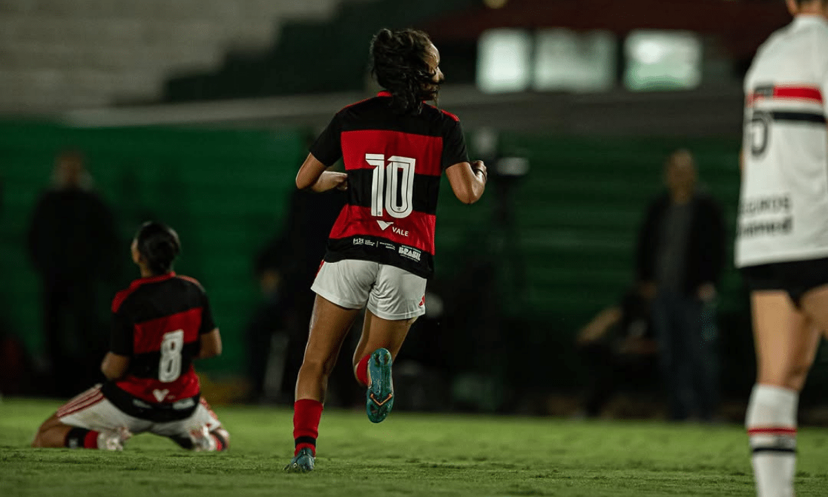 Anna Luiza marcou o primeiro gol do Flamengo na vitória por 2 a 1 (Foto: Instagram @flamengofutebolfeminino)