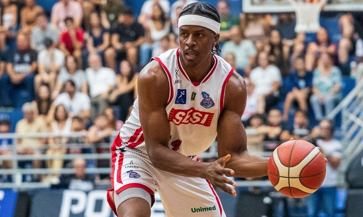 Georginho de Paula anota dupl-duplo no jogo 1 da final do NBB, na vitória do SESI Franca sobre o Pinheiros no Pedrocão