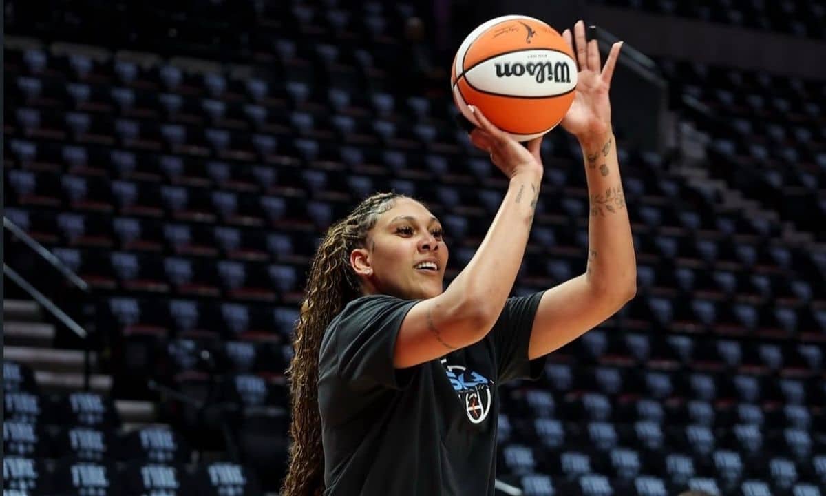 Kamilla Cardoso comanda vitória do Chicago Sky na estreia da temporada da WNBA com duplo-duplo