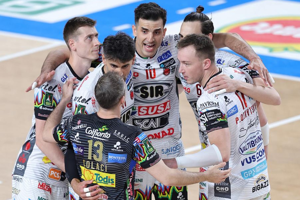 Na imagem, time do Perugia comemorando mais um ponto na final.