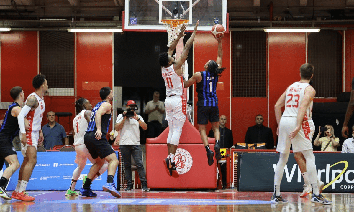 Pinheiros aproveita apagão do Paulistano abre 2 a 0 nas quartas do NBB