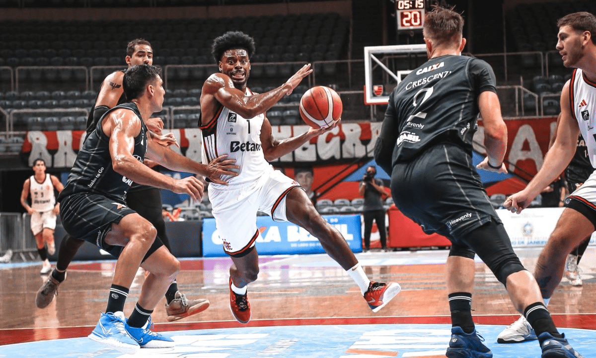 Reação no Maracanãzinho Flamengo domina Brasília e iguala série no NBB