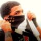 Na imagem, Allan Santos beijado a bandeira do Vasco, após gol de empate.