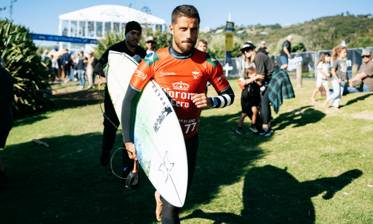 WSL Filipe Toledo inova em escolha de prancha e vence Medina na Nova Zelândia