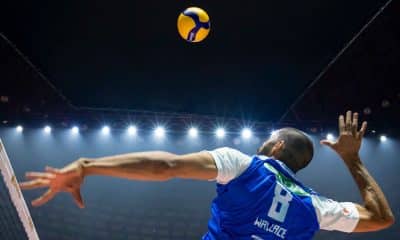 Wallace no aquecimento antes da final da Superliga masculina