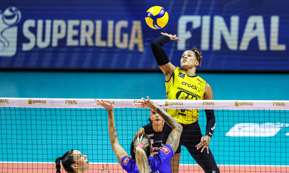 Adenízia do Praia Clube eleita MVP da Superliga Feminina de vôlei
