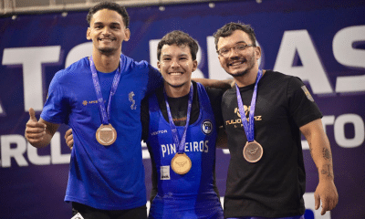 Brasileiros no pódio do campeonato brasileiro de levantamento de peso
