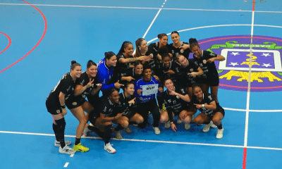 Na imagem, jogadoras do Criciúma comemorando após a vitória sobre Cascavel.