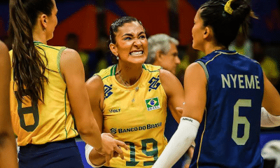 Tainara vibra com as companheiras após ponto do Brasil (Foto: FIVB/Divulgação)