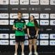 Na imagem, Flavio e Luiza mostrando seus troféus de campeões.