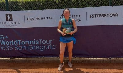 Na imagem, Gabriela Cé mostrando seu troféu na Itália.