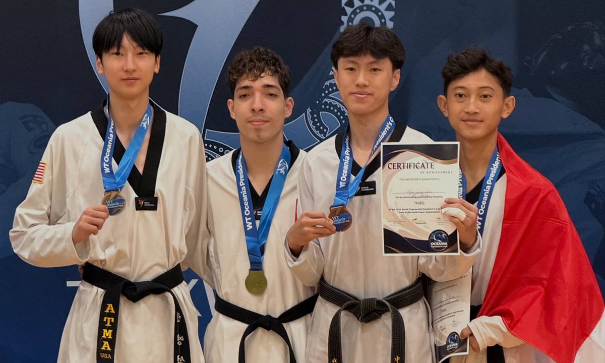 Na imagem, Giovanni Aubin no pódio da competição anterior, a Oceania President's Cup.