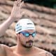 Na imagem, Guilherme Caribé se apresentando antes de cair na piscina.