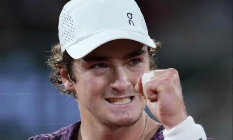João Fonseca escreve seu nome na história ao chegar nas quartas de final de Roland Garros, ago que não acontecia com um brasileiro desde Guga, em 2004.
