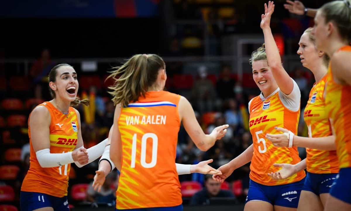 Jogadoras da Holanda vibram em vitória sobre a Ucrânia na VNL feminina