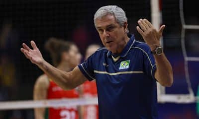 José Roberto Guimarães durante o jogo contra a Bulgária pela VNL