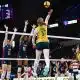 Júlia Bergmann sobe para atacar contra a França. Confira todos os resultados desta quarta-feira e a classificação da VNL