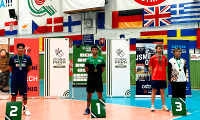 Na imagem, Lucas Carvalho depois de receber a medalha de ouro.