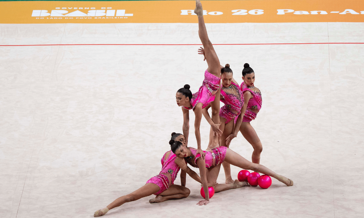 Conjunto brasileiro durante o Pan-Americano de Ginástica Rítmica
