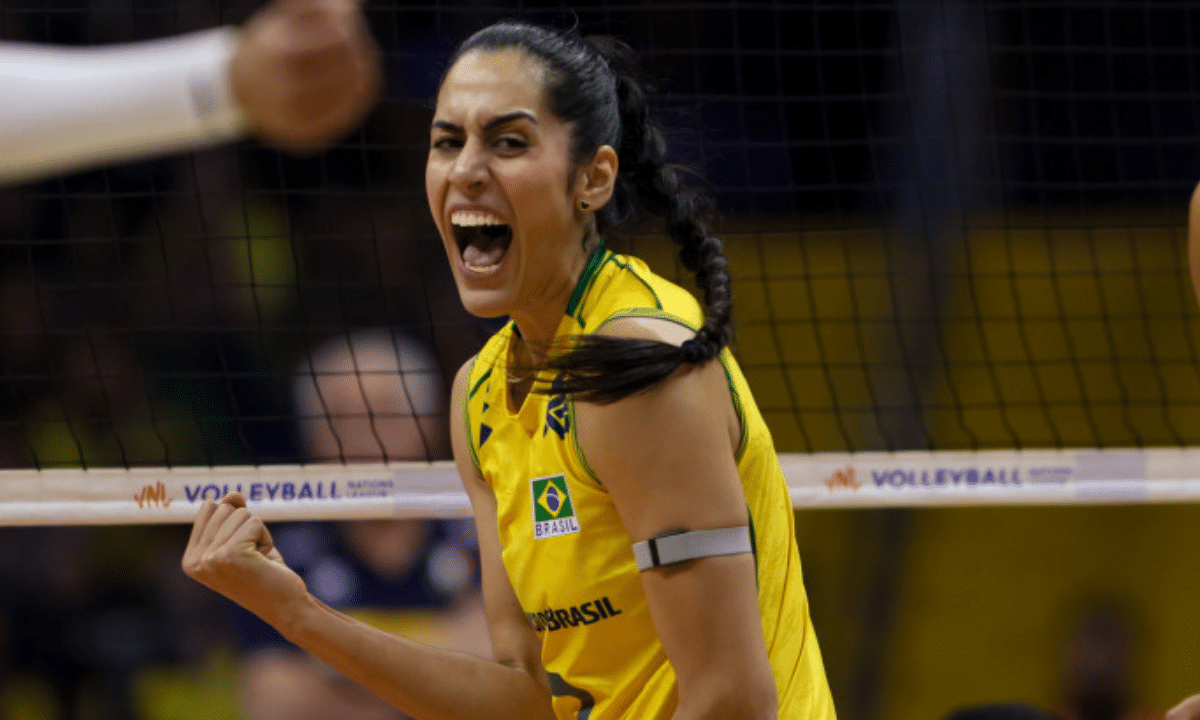Diana comemora ponto do Brasil contra a Itália na VNL Feminina