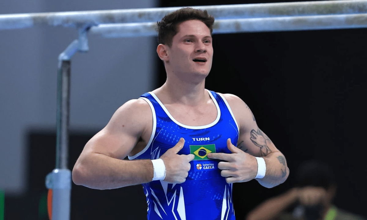 Diogo Soares nas barras paralelas no Pan-Americano de ginástica artística